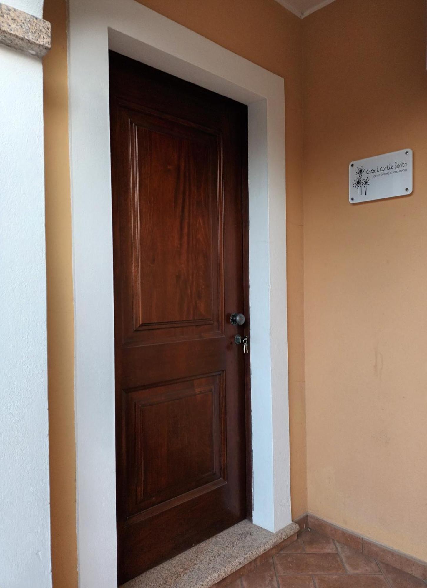 Апартаменты Casa Il Cortile Fiorito Тортоли Экстерьер фото